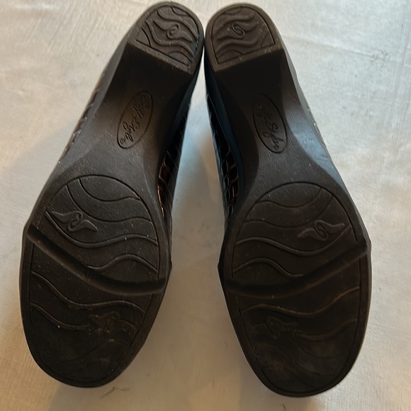 Worn once, Soft Style animal print shoes. - Picture 4 of 7